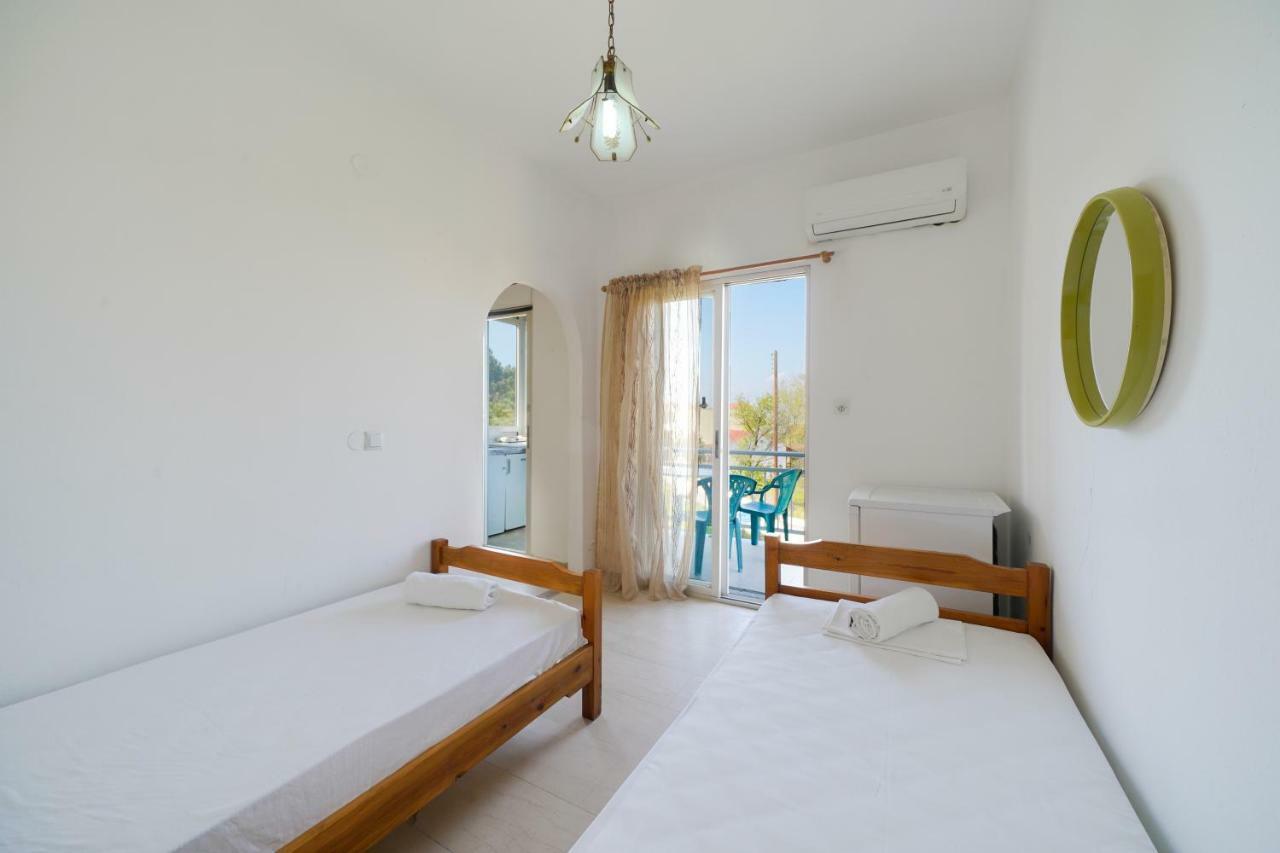 Pension Lakis Prinos  Exterior photo